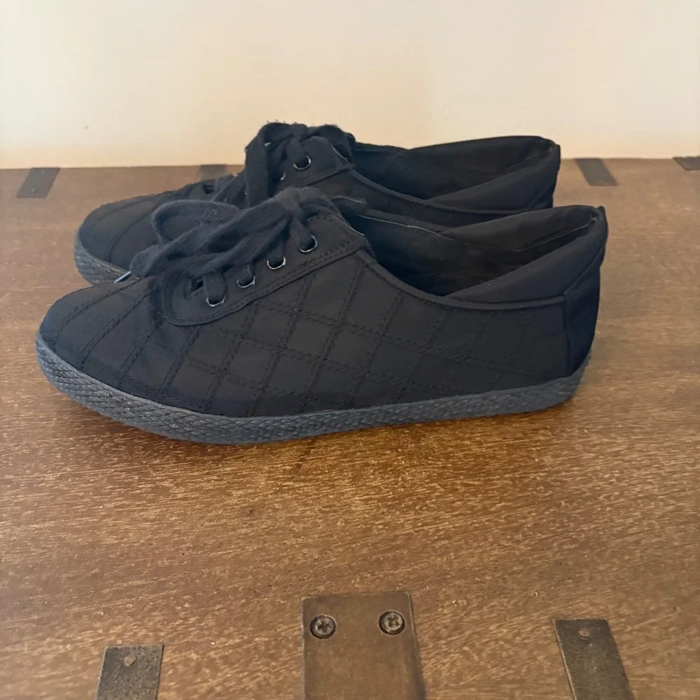 Stuart Weitzman Black Quilted Nylon Low Top Lace Up Sneakers 7 Made in Spain